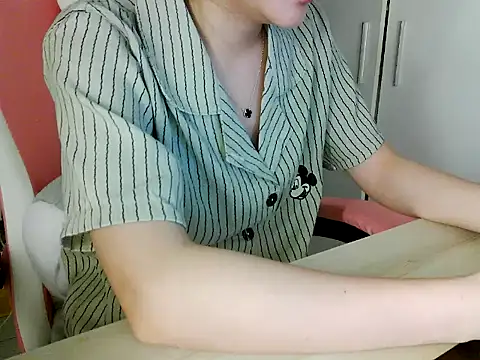 Snapshot of lucienguyen chatting on 04-07-26, 09:43 lucienguyen online show from 04-07-26, 09:43