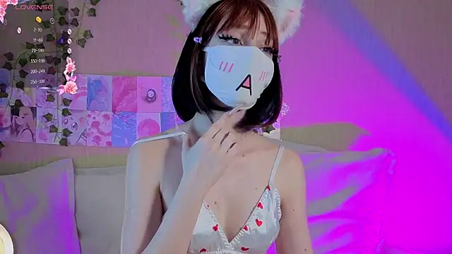 LunaNyanmi online show from 04-25-26, 09:23
