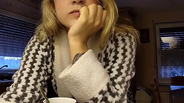 SilvyDiamond online show from 04-21-26, 05:25