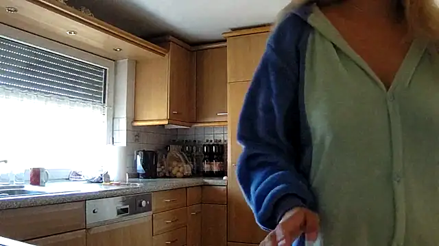 SilvyDiamond online show from 04-22-26, 07:33