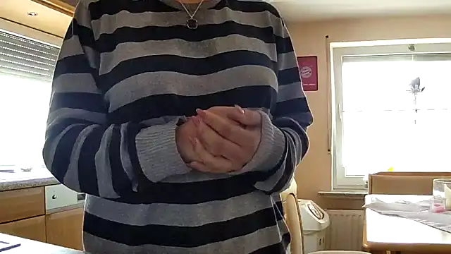 SilvyDiamond online show from 05-17-26, 08:55