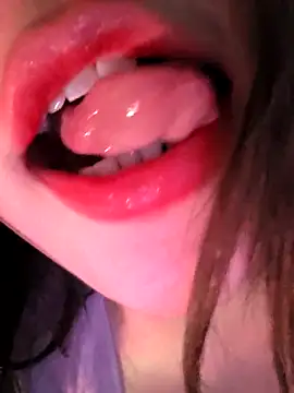 GUGU11211 online show from 04-18-26, 06:56