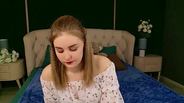 Snapshot of Molly_Voses chatting on 05-01-26, 08:35 Molly Voses online show from 05-01-26, 08:35