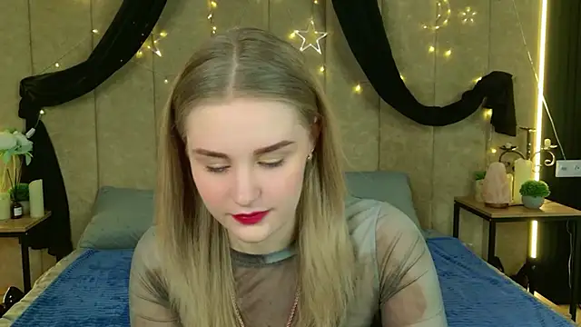 Snapshot of Molly_Voses chatting on 05-16-26, 09:13 Molly Voses online show from 05-16-26, 09:13