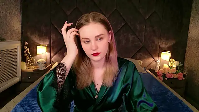 Snapshot of Molly_Voses chatting on 05-19-26, 02:51 Molly Voses online show from 05-19-26, 02:51