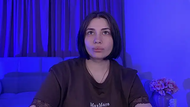 Snapshot of AdrianaToress chatting on 05-19-26, 07:42 AdrianaToress online show from 05-19-26, 07:42