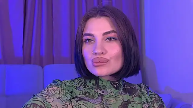 Snapshot of AdrianaToress chatting on 05-27-26, 02:08 AdrianaToress online show from 05-27-26, 02:08