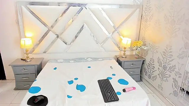 Snapshot of scarlettecortes chatting on 04-10-26, 02:33 scarlettecortes online show from 04-10-26, 02:33