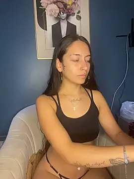 DulceLatinaxo online show from 04-11-26, 07:51
