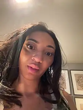 Snapshot of Leah-Lux chatting on 04-09-26, 12:43 Leah-Lux online show from 04-09-26, 12:43