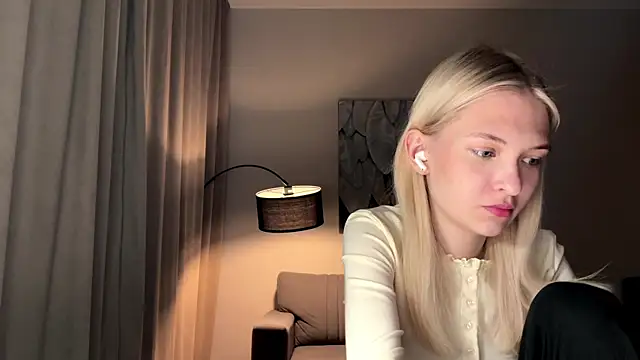 Snapshot of EvelineMolima chatting on 05-01-26, 08:02 EvelineMolima online show from 05-01-26, 08:02