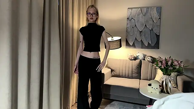 Snapshot of EvelineMolima chatting on 05-11-26, 06:16 EvelineMolima online show from 05-11-26, 06:16
