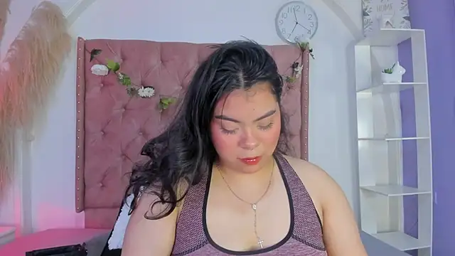 Snapshot of ROSELEI_ chatting on 05-13-26, 01:30 ROSELEI online show from 05-13-26, 01:30