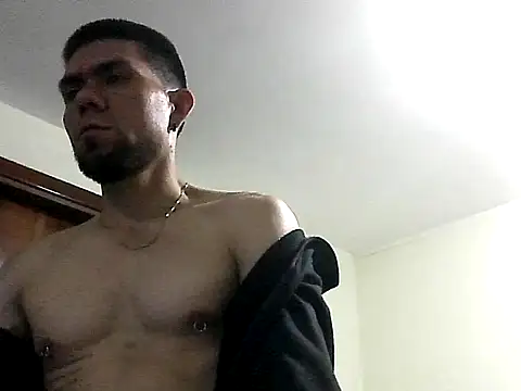 Snapshot of thomas2wood chatting on 05-08-26, 01:55 thomas2wood online show from 05-08-26, 01:55