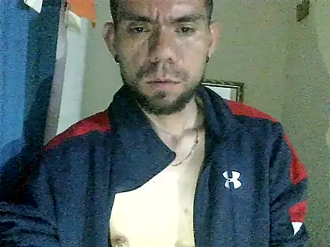 Snapshot of thomas2wood chatting on 05-15-26, 12:28 thomas2wood online show from 05-15-26, 12:28