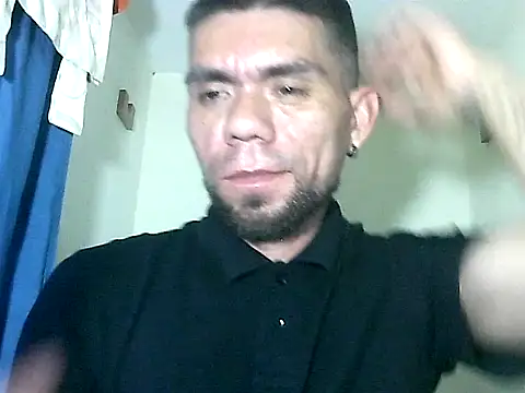 Snapshot of thomas2wood chatting on 05-19-26, 11:22 thomas2wood online show from 05-19-26, 11:22