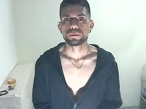 Snapshot of thomas2wood chatting on 05-25-26, 11:55 thomas2wood online show from 05-25-26, 11:55