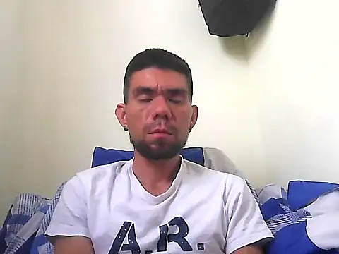 Snapshot of thomas2wood chatting on 05-29-26, 05:11 thomas2wood online show from 05-29-26, 05:11