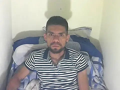 Snapshot of thomas2wood chatting on 06-01-26, 12:34 thomas2wood online show from 06-01-26, 12:34