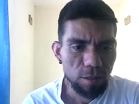 Snapshot of thomas2wood chatting on 06-03-26, 04:23 thomas2wood online show from 06-03-26, 04:23