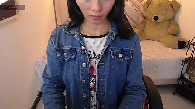 Snapshot of ahmy_ chatting on 05-19-26, 01:56 ahmy online show from 05-19-26, 01:56