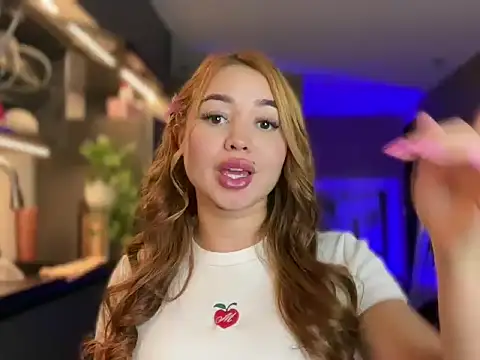 Snapshot of Amber_leaf_ chatting on 04-08-26, 02:17 Amber leaf online show from 04-08-26, 02:17