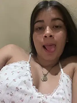 Snapshot of Kloe_zaf chatting on 05-08-26, 05:24 Kloe zaf online show from 05-08-26, 05:24