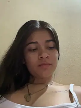 Snapshot of Kloe_zaf chatting on 05-11-26, 04:51 Kloe zaf online show from 05-11-26, 04:51