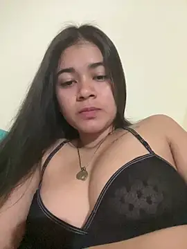 Snapshot of Kloe_zaf chatting on 05-19-26, 06:42 Kloe zaf online show from 05-19-26, 06:42