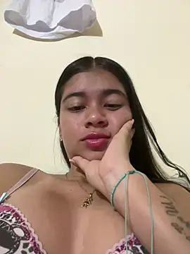 Snapshot of Kloe_zaf chatting on 06-12-26, 05:06 Kloe zaf online show from 06-12-26, 05:06
