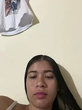 Snapshot of Kloe_zaf chatting on 06-25-26, 01:49 Kloe zaf online show from 06-25-26, 01:49