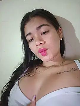Snapshot of Kloe_zaf chatting on 06-25-26, 05:56 Kloe zaf online show from 06-25-26, 05:56