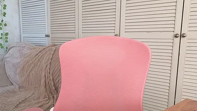 vielleee online show from 05-18-26, 04:07