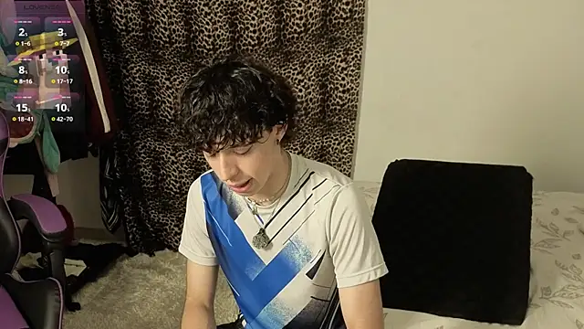 Snapshot of Otter_Moon chatting on 05-16-26, 03:47 Otter Moon online show from 05-16-26, 03:47