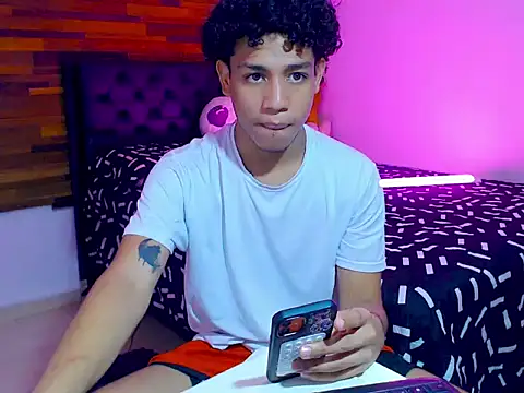 aarom  online show from 04-14-26, 01:11