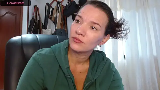 Snapshot of valery_fitt chatting on 04-17-26, 11:13 valery fitt online show from 04-17-26, 11:13