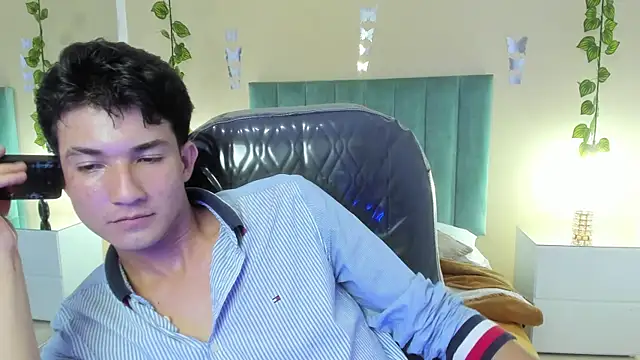 Snapshot of angel_of_sinn chatting on 04-12-26, 04:50 angel of sinn online show from 04-12-26, 04:50