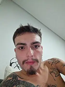 Snapshot of Wllwk12 chatting on 04-08-26, 03:28 Wllwk12 online show from 04-08-26, 03:28