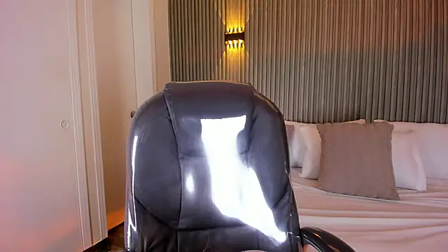 NicolSantos online show from 06-19-26, 11:25