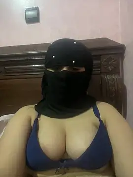 Snapshot of Arabe_Talent chatting on 05-15-26, 11:56 Arabe Talent online show from 05-15-26, 11:56