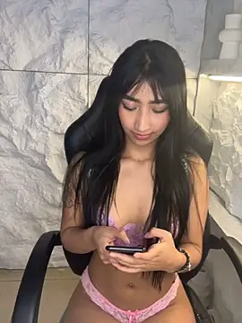 Snapshot of sol__r chatting on 04-19-26, 03:11 sol r online show from 04-19-26, 03:11