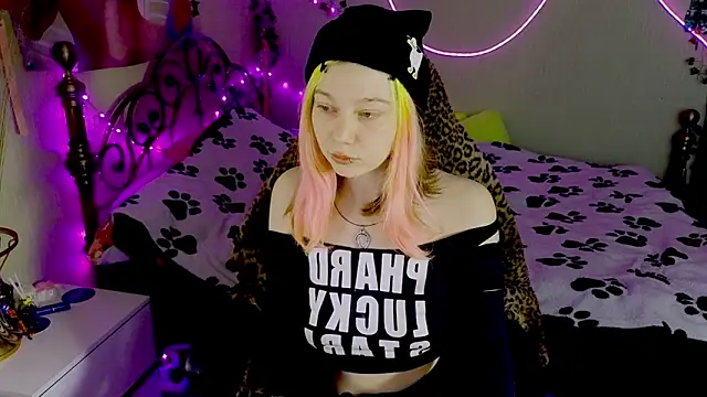 Snapshot of Sansarella chatting on 03-15-26, 03:29 Sansarella online show from 03-15-26, 03:29