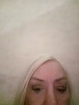 Julia20X online show from 04-11-26, 07:40