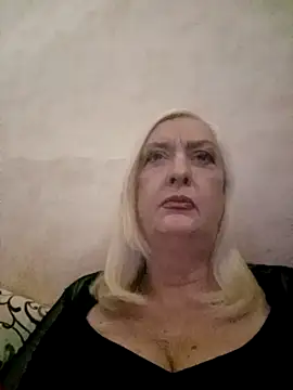 Julia20X online show from 04-14-26, 03:51