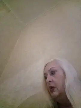 Julia20X online show from 06-04-26, 02:12