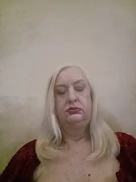 Julia20X online show from 06-18-26, 09:58