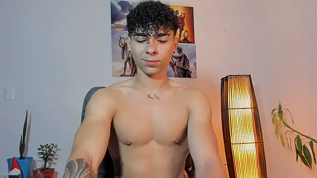 Snapshot of Alex_zt7 chatting on 06-25-26, 04:44 Alex zt7 online show from 06-25-26, 04:44