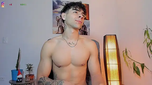 Snapshot of Alex_zt7 chatting on 06-28-26, 04:13 Alex zt7 online show from 06-28-26, 04:13