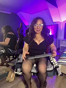 Jenifer cruz online show from 07-10-26, 05:45
