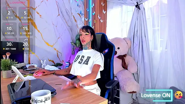 Dafne kee online show from 06-26-26, 02:43